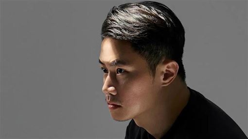 才捲台電LOGO爭議！聶永真入圍金曲獎設計