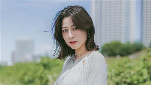 「酒窩女神」喜迎人生第二春　甜曬孕肚照