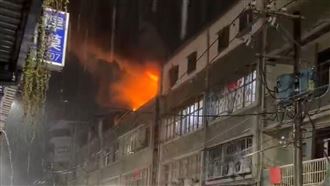 新北五股公寓火警！消防21車41人前往搶救