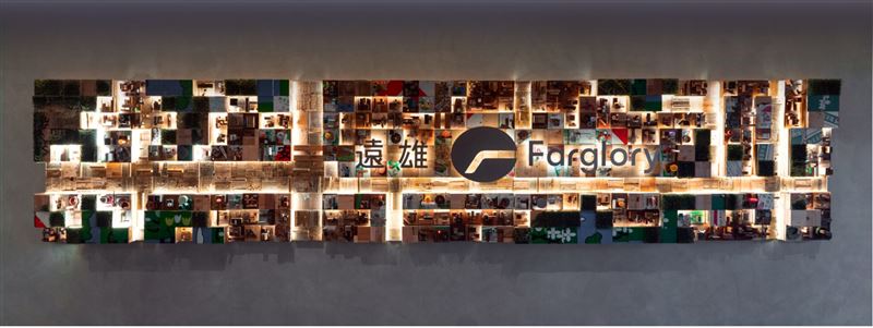 企業牆以回收模板的每一格為一個單位，皆使用各種營建廢棄物與零件，全幅作品共600格。每格單位代表著一個家庭，由家庭組成社區，作後發展為城市的概念
