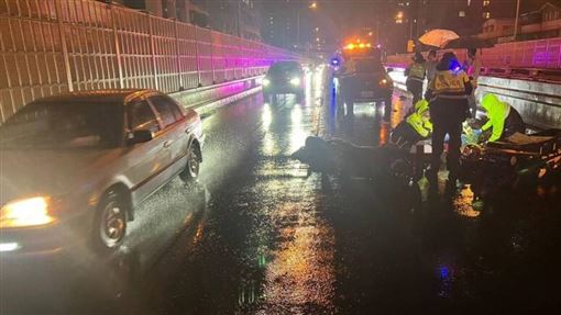 台64快速道路車禍！騎士疑誤闖擦撞險丟命