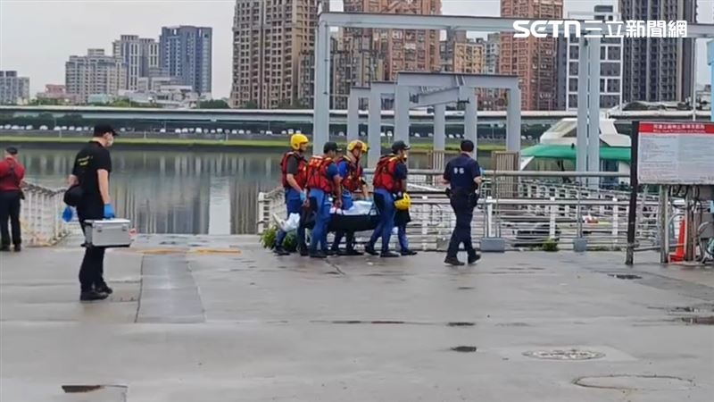 男大生大體於大稻埕碼頭上游(南側)約10公尺處被發現。(圖/翻攝畫面)