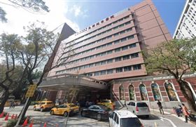 馬偕醫院福音樓後棟的病房整修工程，現傳出工程延宕、品質不佳爭議。翻攝GoogleMaps