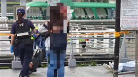 尋獲男大生遺體…媽媽、姊姊認屍相擁痛哭