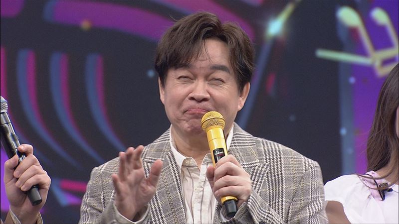 康康模仿洪榮宏招牌憂鬱神情。(圖／中視提供)