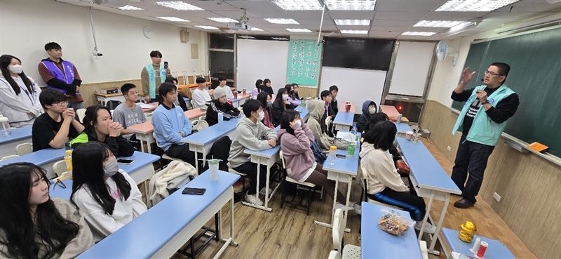 劉益和也提醒家長,在這關鍵時刻「在考生的最後一哩路」,我們一起陪他們走過,所以盡可能地用「鼓勵」代替「責罵」。(圖/中華民國補教協會提供)