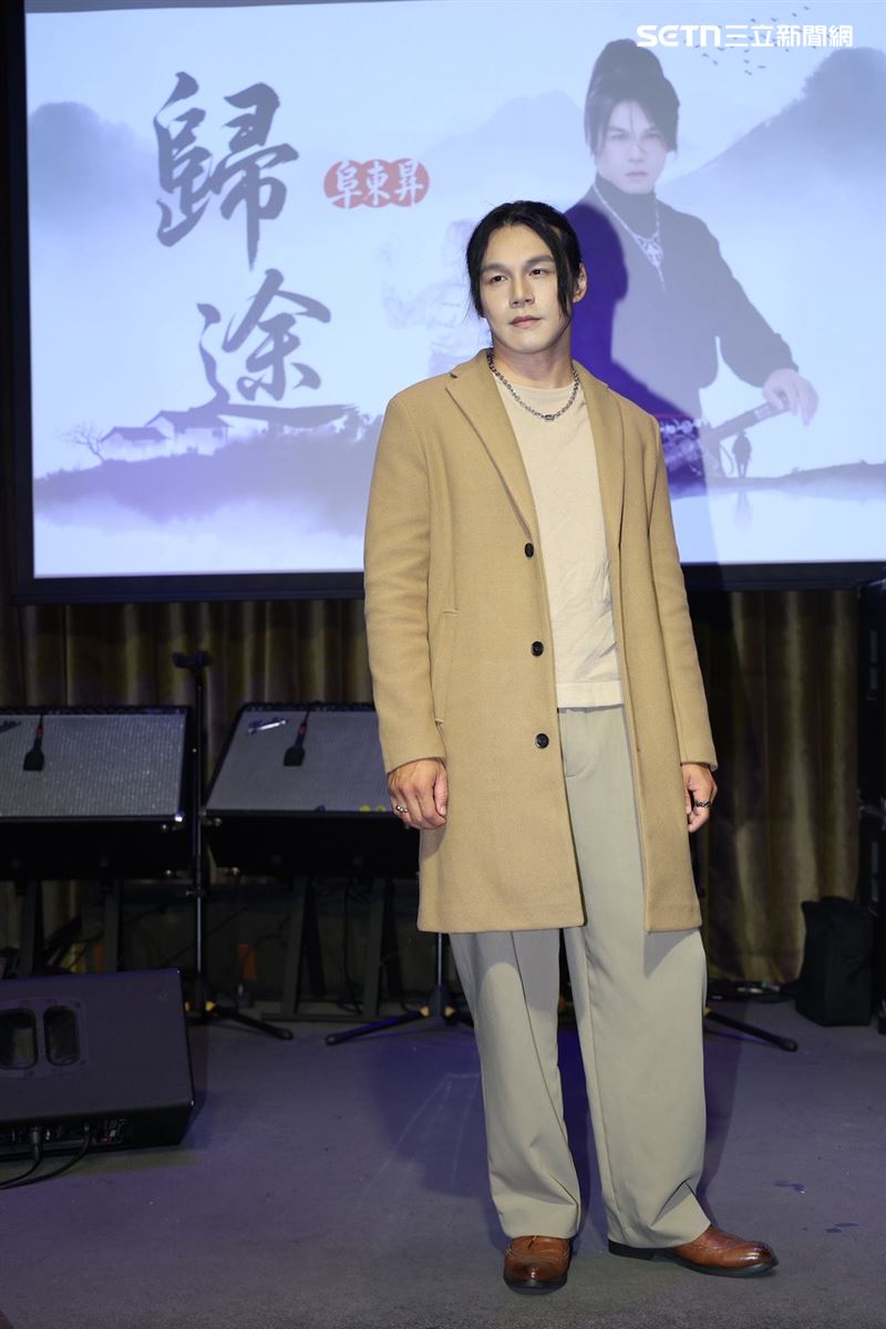 阜東昇重返歌壇，宣布全面退出成人產業。（圖／記者鄭孟晃攝影）
