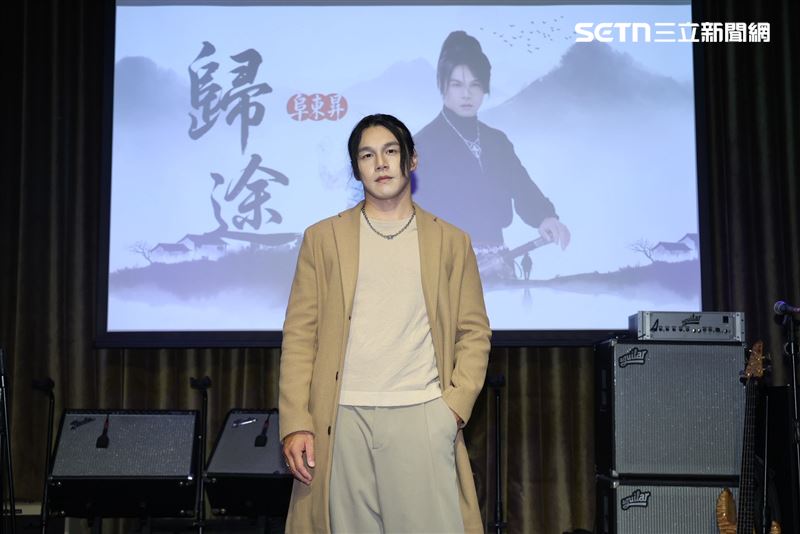 阜東昇重返歌壇，宣布全面退出成人產業。（圖／記者鄭孟晃攝影）