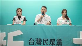 陳世軒、林子宇、陳怡君痛批，綠營「新北普發四萬六」提案是詐騙市民。（圖／民眾黨提供）
