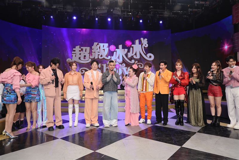 白冰冰（中）今天進棚主持。(圖／民視提供）