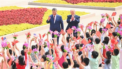 中國孩童北韓式迎川普　他聯想：毛骨悚然