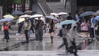 下班帶傘！8縣市大雨特報　一路下到明天