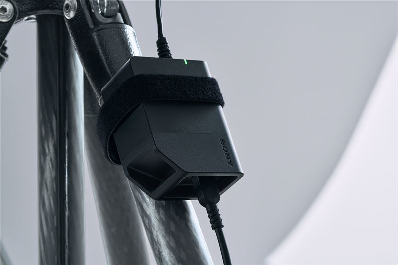 Alpha 7R VI使用新一代供電系統的選購配件：可穩定供電的DC-C2直流耦合器