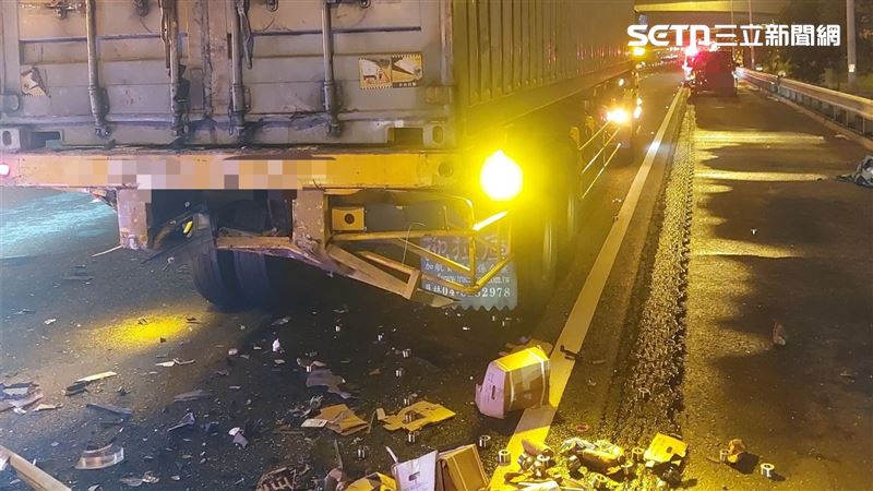 國道1號南向315.2公里處,台南系統交流道附近發生嚴重死亡車禍。(圖/翻攝畫面)