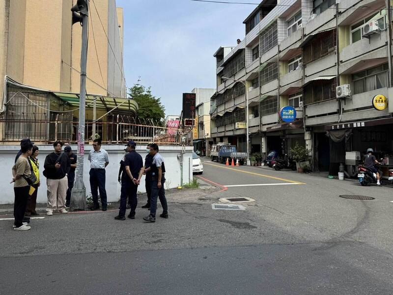 警方會同縣府、公所等相關單位實施會勘,研擬相關號誌及標線規劃,並加強大型車違規取締。(圖/翻攝畫面)