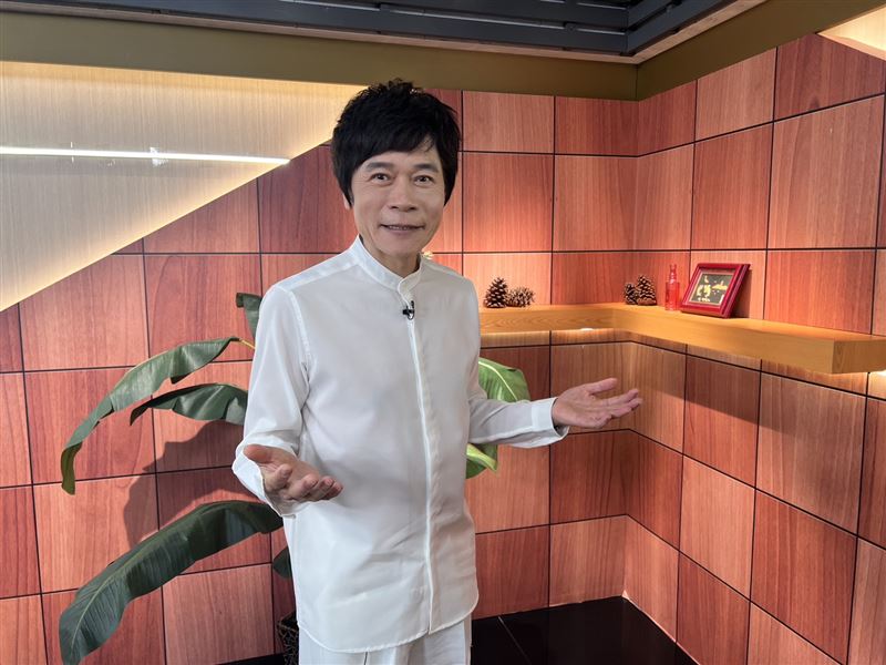 洪榮宏作客分享養生之道，氣色紅潤。（圖／年代提供）