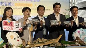 民進黨立委林俊憲、陳亭妃、林宜瑾、郭國文與國民黨立委謝龍介共同出席「南市蚵品牌推廣行銷活動」（圖／記者劉秀敏攝影）