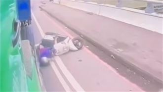 女騎士手遭砂石車輾斷　家屬控司機不移車