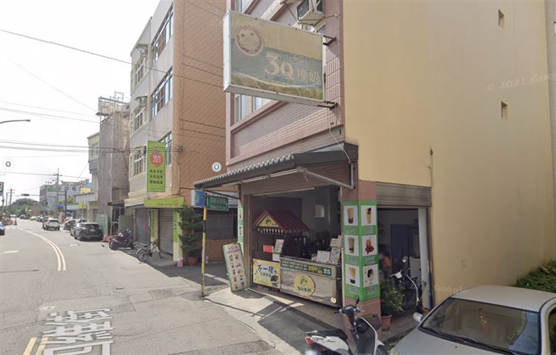 雲林虎尾有家手搖飲店「3Q撞奶」推出將近20項怪奇手搖飲。(圖/翻攝自googlemaps)
