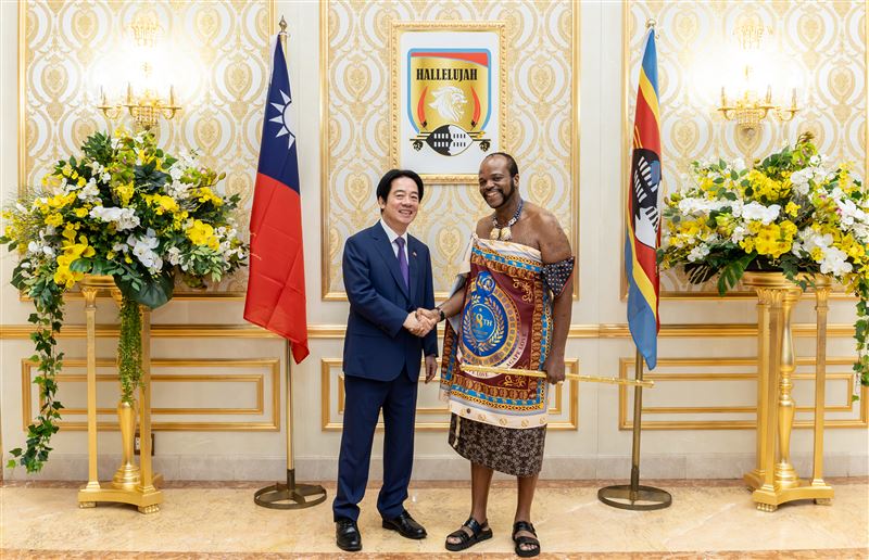 賴清德出訪非洲友邦史瓦帝尼，與史瓦帝尼國王恩史瓦帝三世會面（圖／總統府提供）