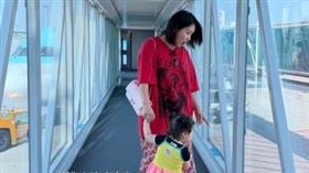 RalRal分享了她在峇里島的家庭旅行，坦言女兒一直哭，讓她直冒冷汗。（圖／翻攝自IG @__ralral__）