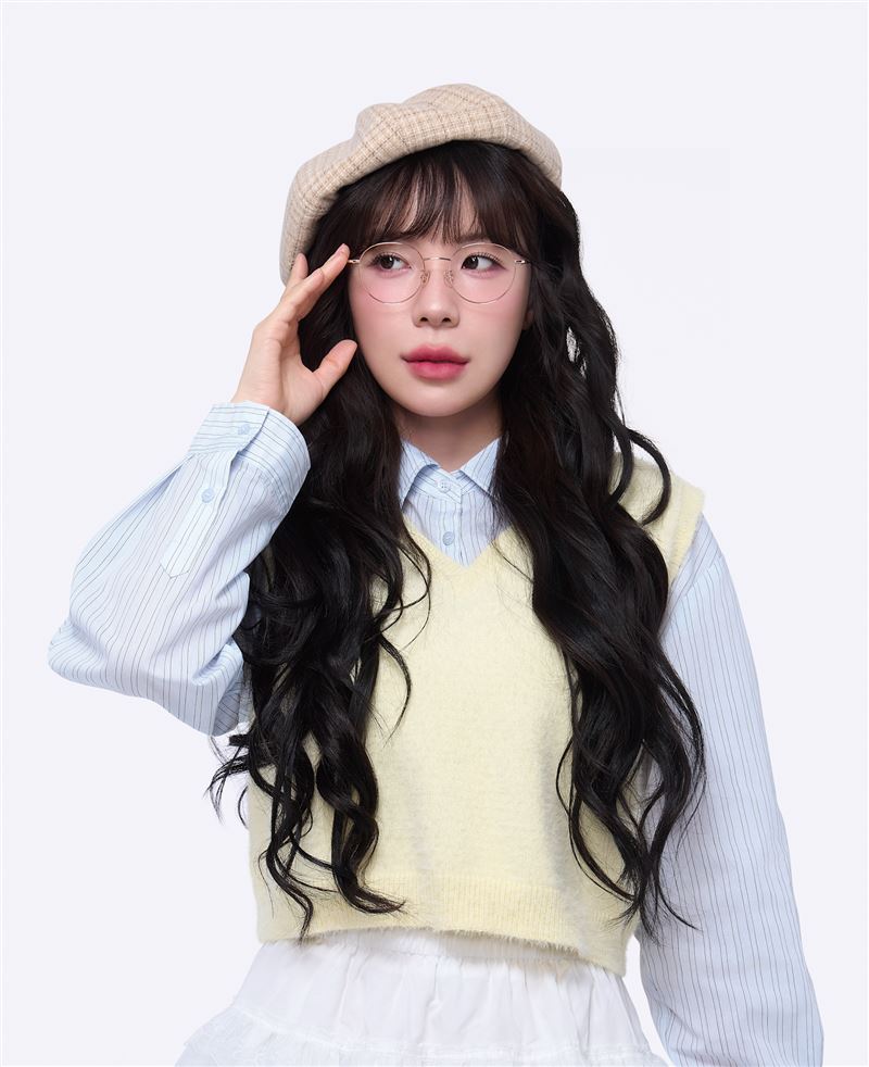 李多慧演繹NICHE+系列光學眼鏡。(圖/品牌業者提供)