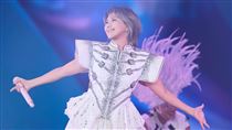 孫燕姿唱到一半疑抽筋！演唱會緊急中斷