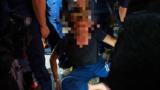 新莊男持刀揮舞嚇壞鄰居！警破門壓制逮捕