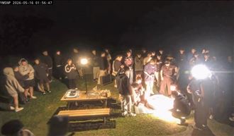 擎天崗野戰被抓包　內行曝直播實用功能