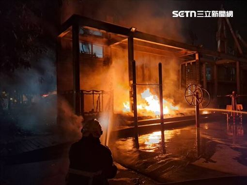彰化兒童公園深夜火警！涼亭燒毀疑遭縱火