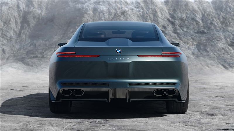 車尾配置四出橢圓排氣尾管與優雅擴散器設計。（圖／翻攝BMW網站）