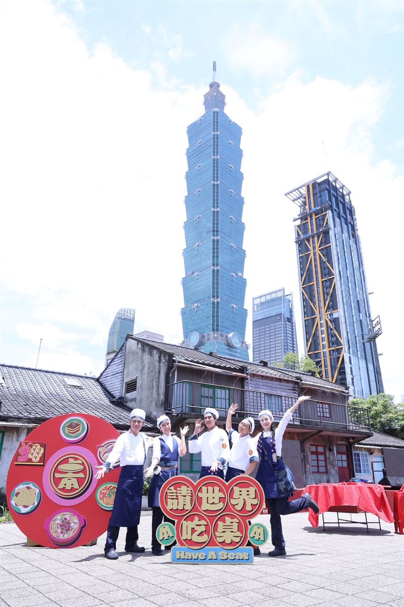 千千（右起）、浩子、藍正龍、隋棠跟陳隨意合作新節目。（圖／記者鄭孟晃攝影）