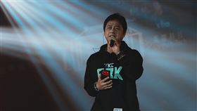 黃柏文重拾麥克風開唱。（圖／洋基工程籃球隊 與 運動攝影師 7orkk.pov提供） 