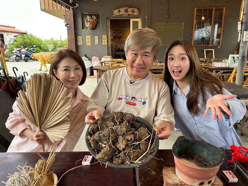 胡瓜訪問李翊君母女。（圖／《下面一位》提供）