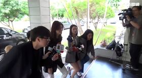 面對趙少康「地方、黨團別管黨中央」的號召，鄭麗文僅呵呵兩聲回應。（圖／翻攝畫面）
