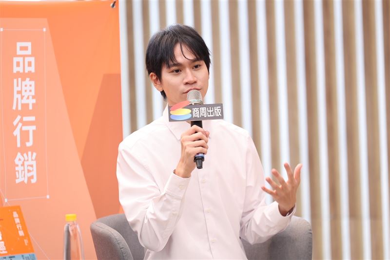 Andy老師幫好友站台新書發表會。（圖／記者鄭孟晃攝影）