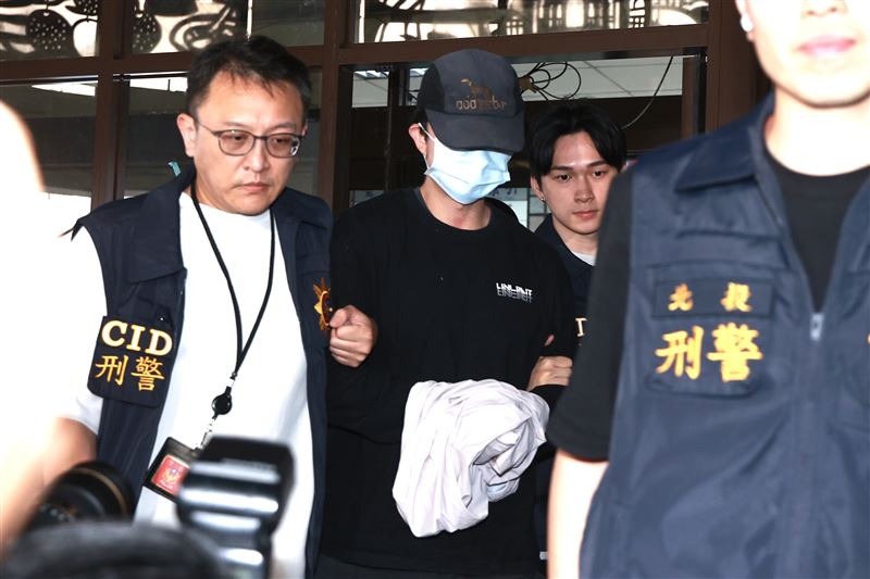 狄鶯前一天直播就依舊護孫安佐。（圖／翻攝自狄鶯FB）