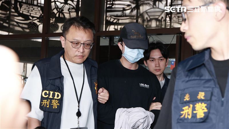 警方訊後將孫安佐依公共危險及恐嚇公眾等罪嫌移送法辦。（圖／記者鄭孟晃攝影）