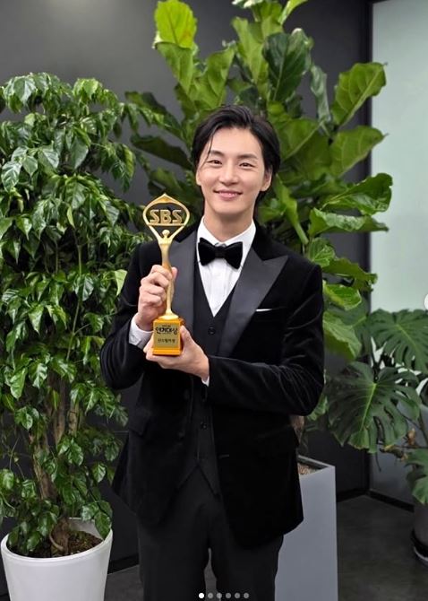 39歲男星尹施允至今仍未婚。（圖／翻攝自IG）