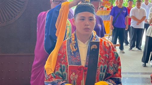 閩南狼證實成為道士　公開踏刀梯驚人畫面