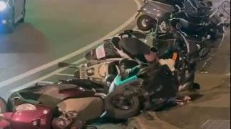 逆向狂撞13機車！毒駕男被民眾拉下車壓制