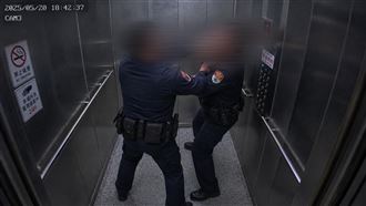 電梯內…2警含恨互打毀容！警方回應了