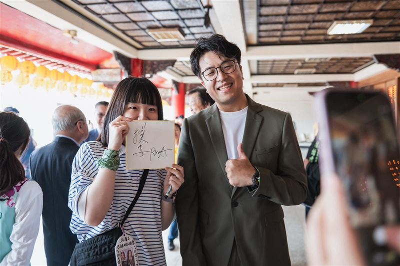 民進黨在13日正式徵召不分區立委沈伯洋參選台北市長。（圖／翻攝自沈伯洋臉書）