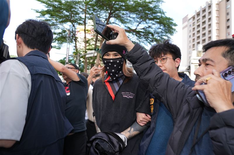 重讀天月表示挺不了孫安佐宣布辭去經紀人身分。（圖／翻攝自重讀天月 IG）