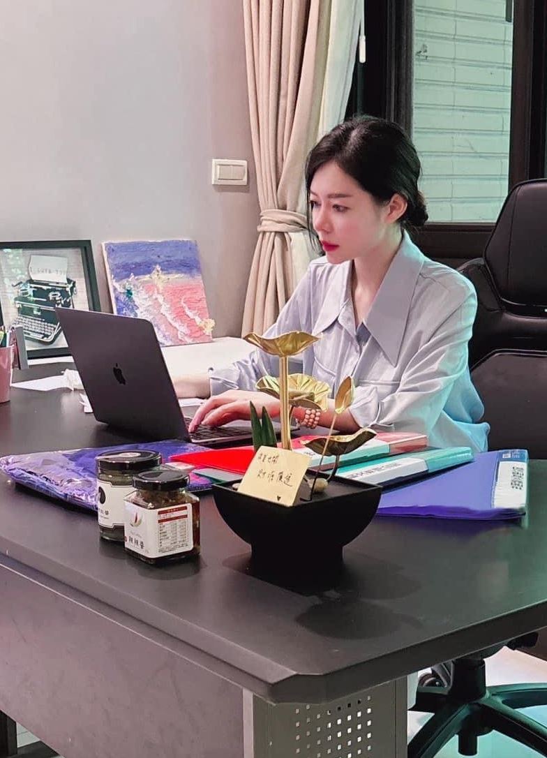 周書靜表示王俐人對自己冷落反而力挺她「真性情不裝」。(圖/翻攝自周書靜臉書)