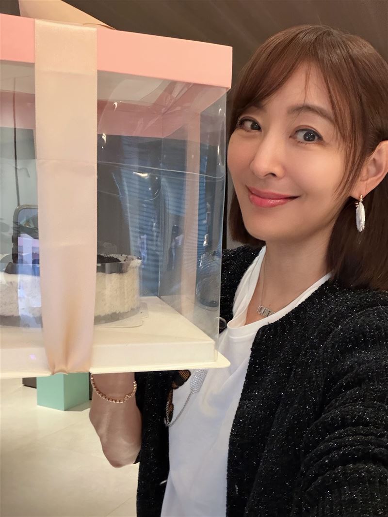 賈永婕今(17)天發文強調,台灣,是我們共同的家。我們的國家!(圖/翻攝自賈永婕臉書)