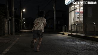 9歲童遭全家拿鐵鎚鋁棒暴打！冷血媽旁觀