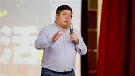 民進黨「台灣好生活」2026縣市政策說明會，今(17)日於嘉義登場。圖為民進黨嘉義縣長參選人蔡易餘。(圖/民進黨提供)