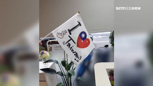 疑誆騙愛心！外籍女自稱聽障　推銷百元旗