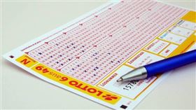 他撿到中獎彩券歸還！竟中1800萬頭獎